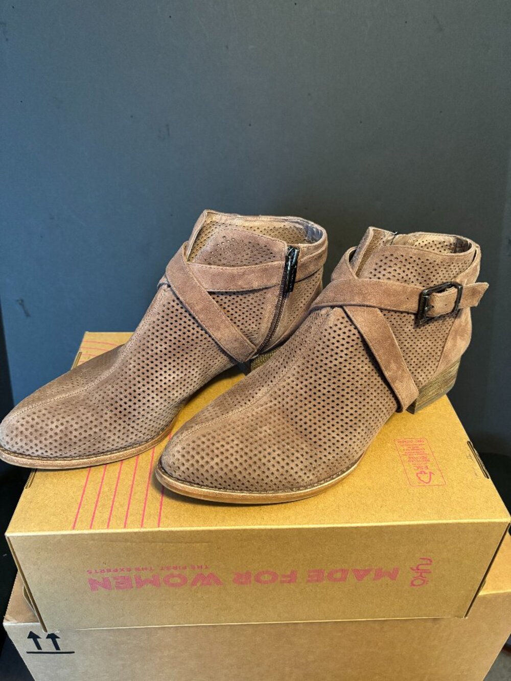 Ankle Booties Vince Camuto Tan Leather Womens Size 9